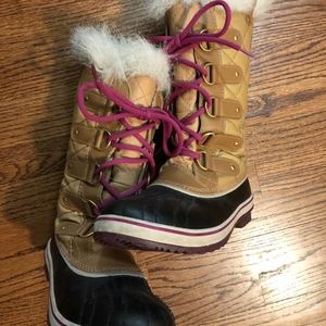 "Joan of Arctic" Sorel Boots - Size 9